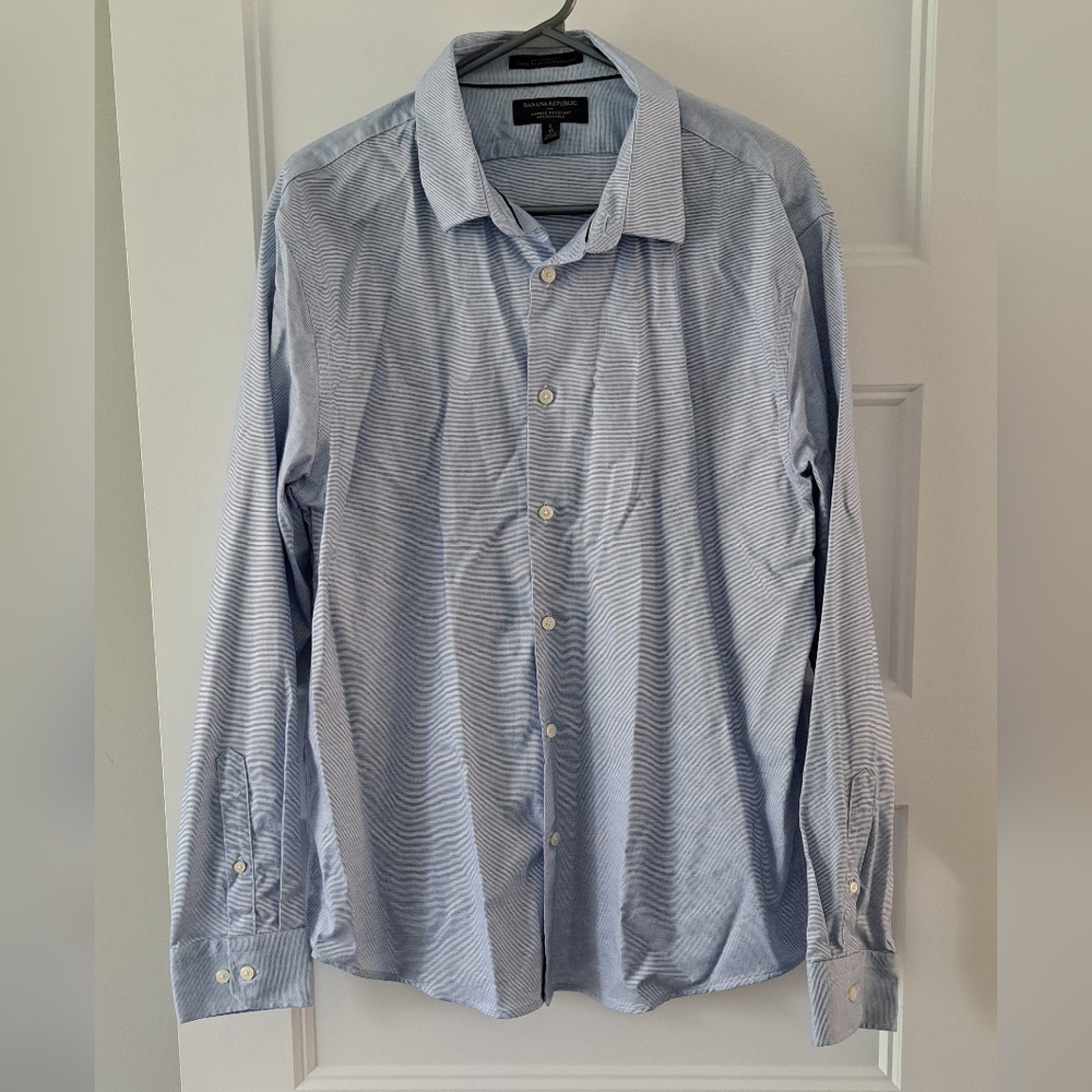 Banana Republic Untucked Wrinkle Resistant Collared Shirt